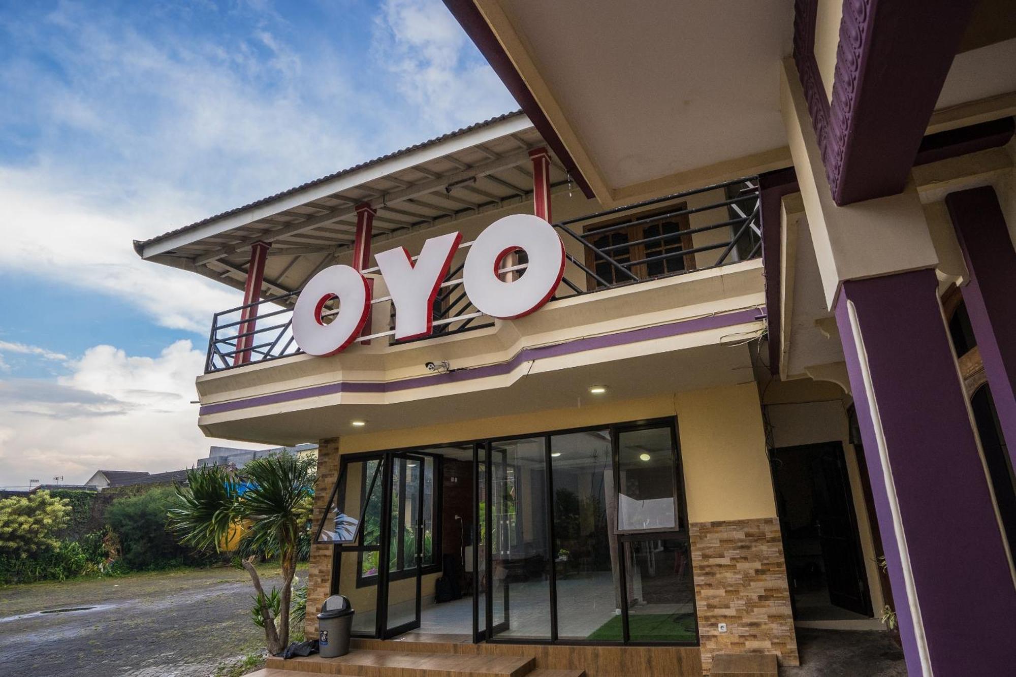 Oyo Bunga Matahari Guest House And Hotel Batu  Exterior photo